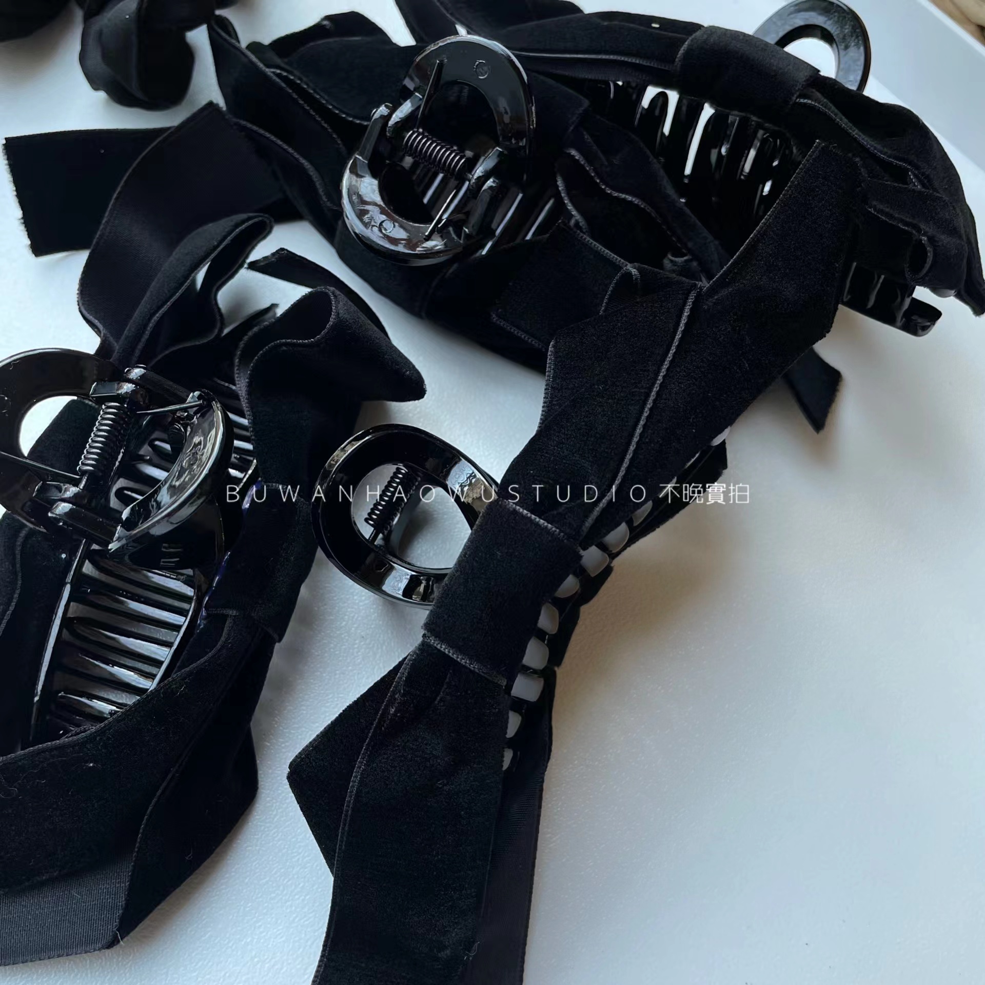 Temperament) Velvet Butterfly Knot Getaway Elegant South Korea Big Grab Clip Shark Clip Black Silk Ribbon Pure Color