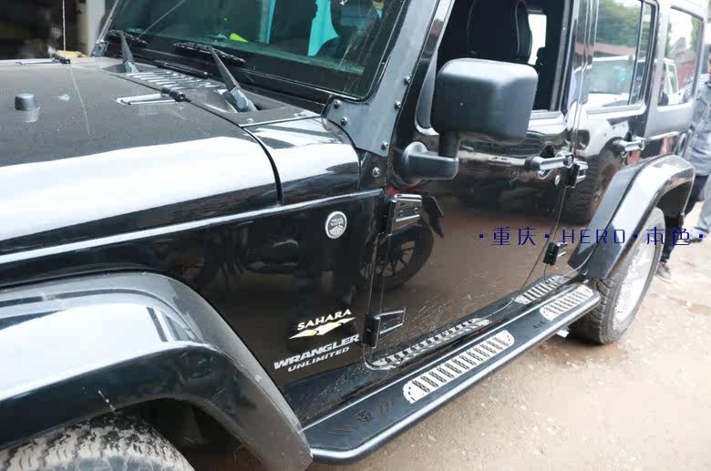 Dedicated to the GipJEEP Shepherd on the side guard pedal on the side protection pedal on the side lever and the side bar of the horse