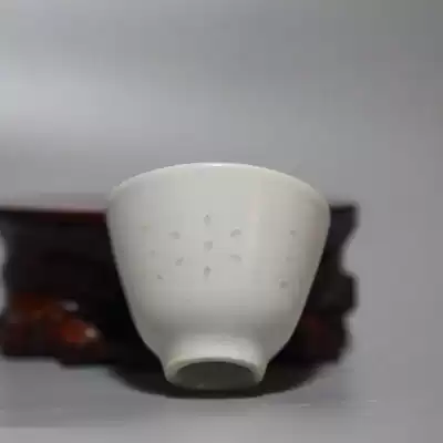 Jingdezhen Cultural Revolution Porcelain Factory Porcelain Guangming Porcelain Factory Su Linglong Tea Cup has a flawed cup mouth out of round two cylinders