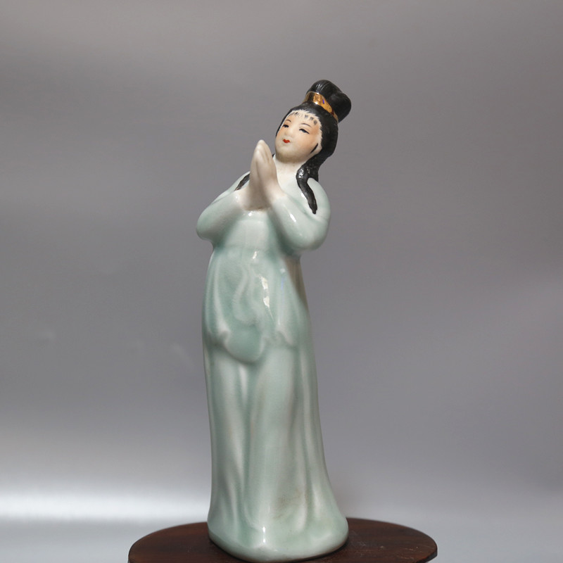 Jingdezhen Cultural Revolution Old factory goods porcelain 567 Porcelain Sculptures Porcelain Factory ladies like four great beauties the minke of the month