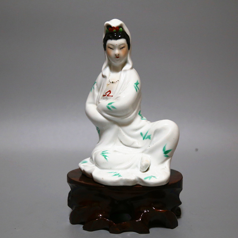 Jingdezhen Cultural Revolution Factory goods porcelain 567 earning from porcelain Sculpture Porcelain Factory Handmade Sitting Like Green Bamboo Watching the Bodhisattva