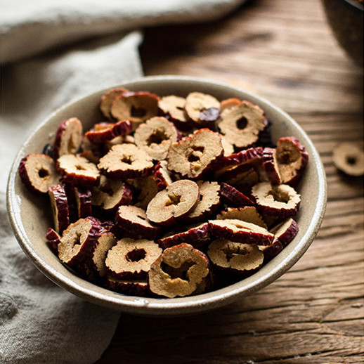 (Red dates 300g) Red date slices are seedless, crisp and sweet, no added ready-to-eat snacks, longan and wolfberry soaked in water