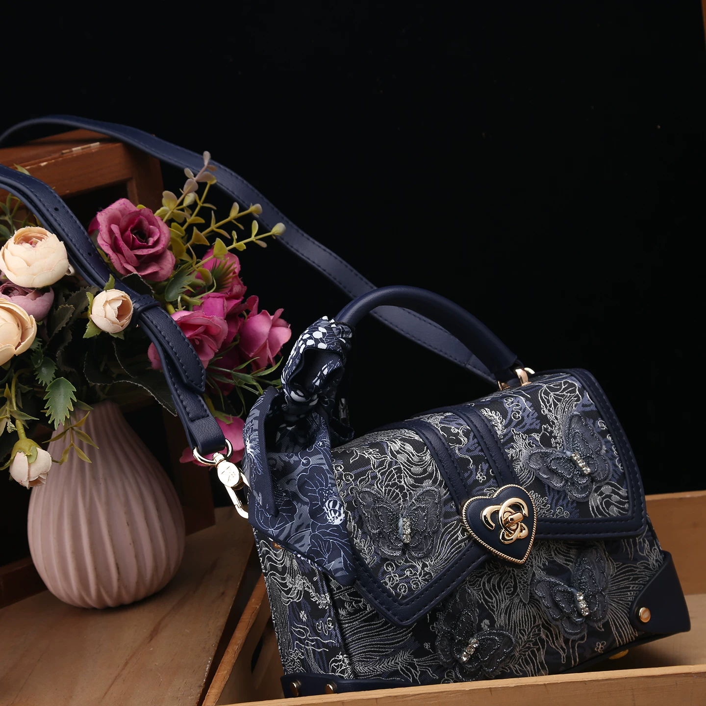 Handheld bag, genuine leather, with embroidery