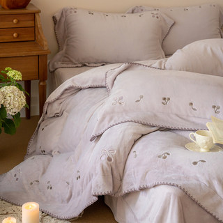 Juego de cuatro piezas de terciopelo de leche engrosado de invierno con bordado de cerezas para mantener el calor, funda de edredón de terciopelo coral de doble cara, sábana ajustable y ropa de cama