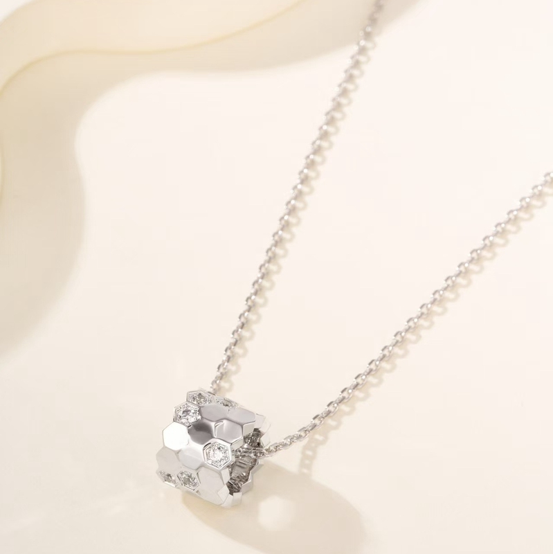 High-Quality 925 Silver Plated with 18K Gold Rose Gold Honeycomb Necklace, White Gold with Diamonds, Niche Luxury Pendant Jewelry for Women High-Quality 925 Silver Plated with 18K Gold Rose Gold Honeycomb Necklace, White Gold with Diamonds, Niche Luxury Pendant Jewelry for Women