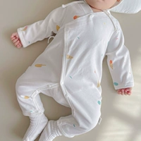 Белый сервер монаха с мороженым