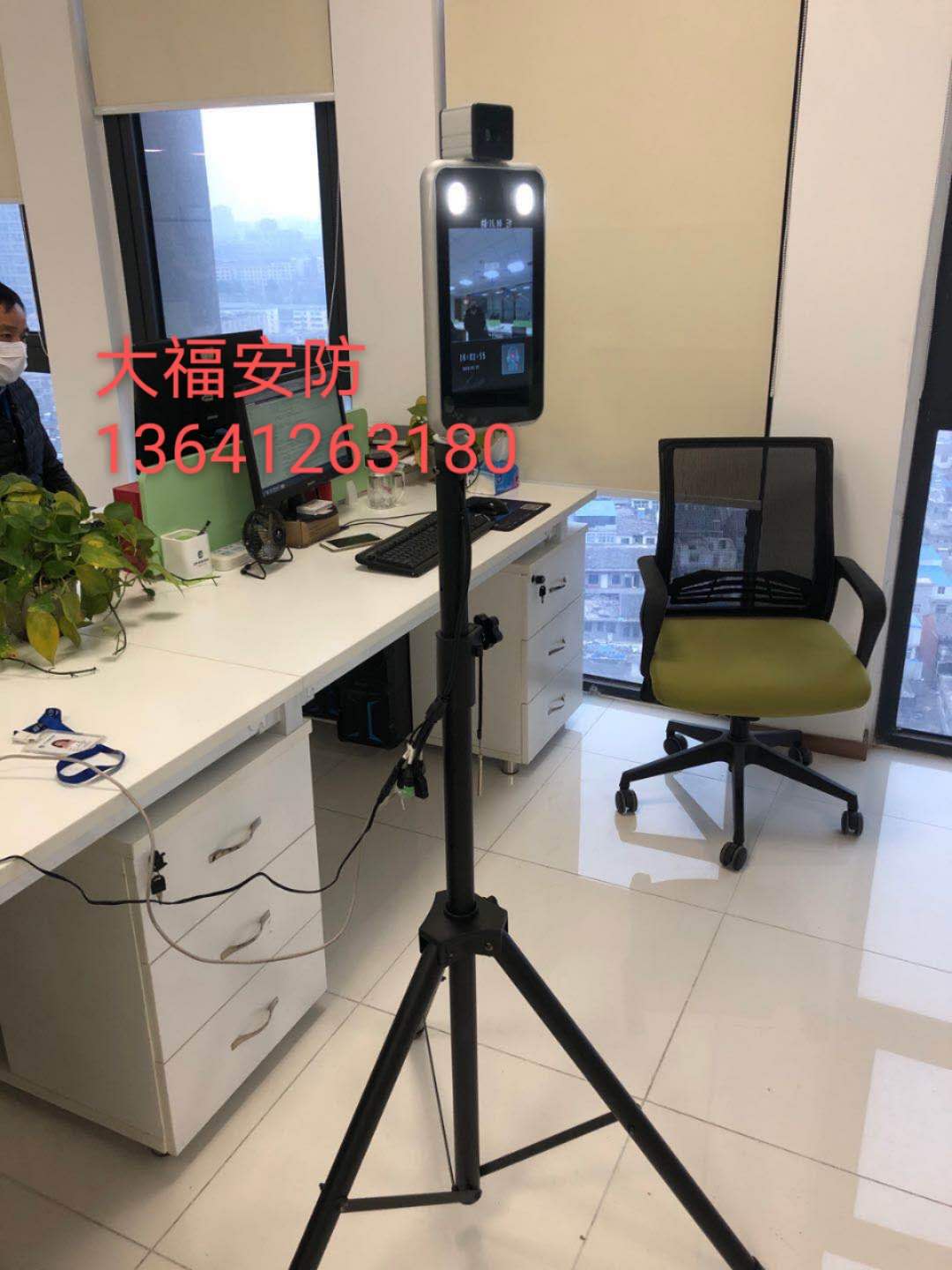 Face recognition thermometry floor mounting bracket monitoring temperature gauge thickened tripod monitor tripod