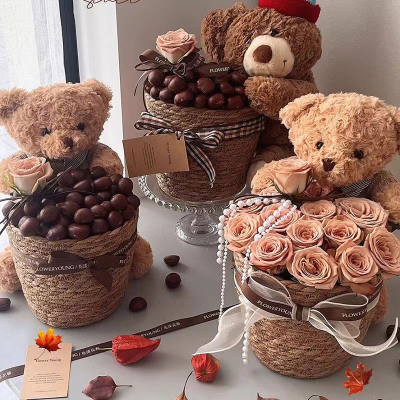 Sugar fried chestnuts small bear bouquet hug hug with bucket straw choreography flower basket strawberry hug for a bear Christmas dress with a vine-made flower pot-Taobao