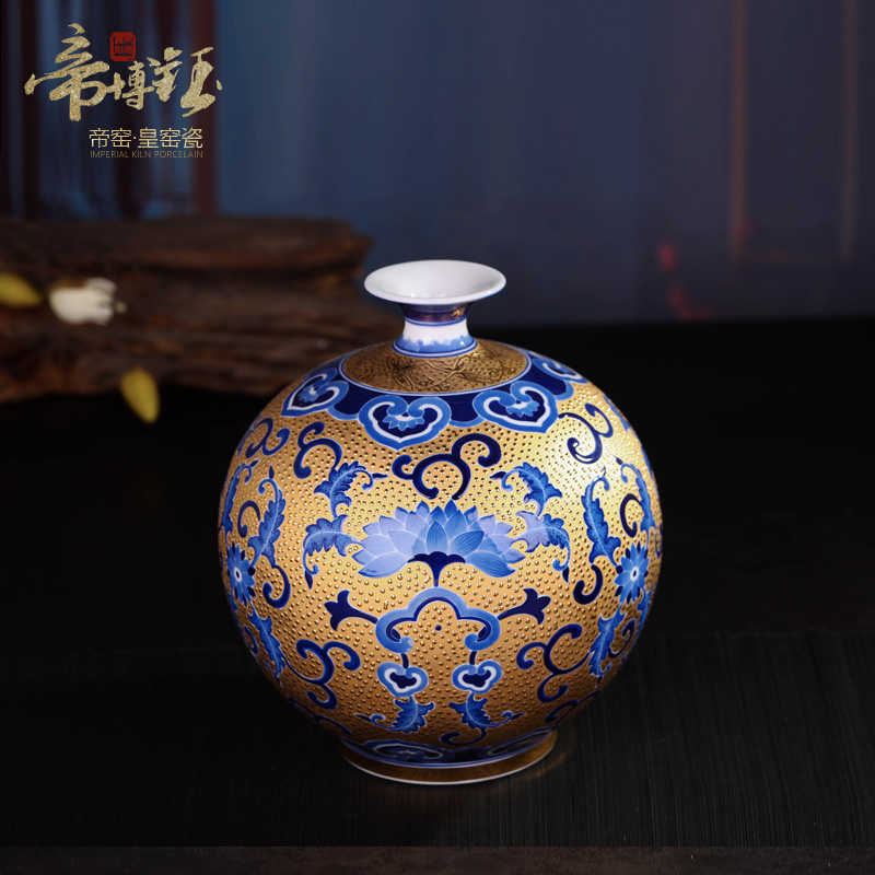 Jingdezhen ceramic hand - made gold wrapped branch lotus celestial vases, Chinese arts and crafts porcelain sitting room adornment is placed