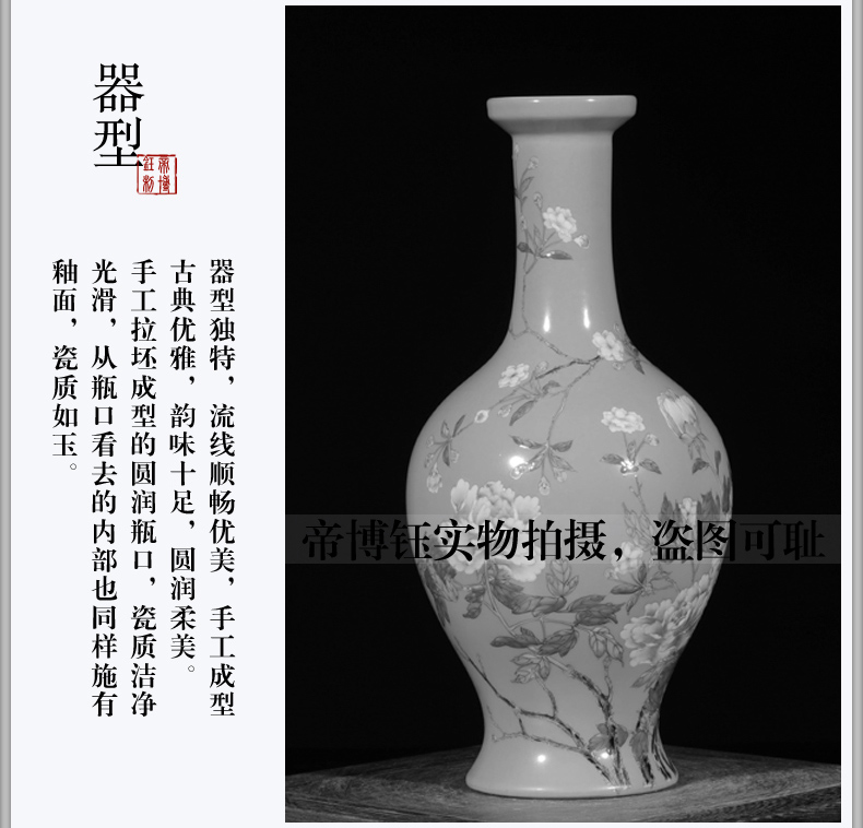 Jingdezhen porcelain enamel decorated by hand open with a silver spoon in its ehrs expressions using vase mesa of modern Chinese style household act the role ofing is tasted furnishing articles in the living room