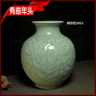 Intangible cultural heritage Longquan celadon big kiln inventory goods peony bottle Tianqiu bottle model guest hall bookcase decoration special offer