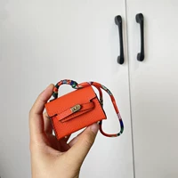 Оранжево-красный