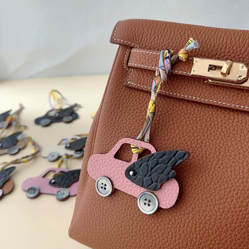 Брелок, подвеска, милое украшение на сумку, из натуральной кожи, подарок на день рождения, крокодиловый принт