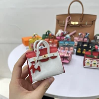 Красная белая пони