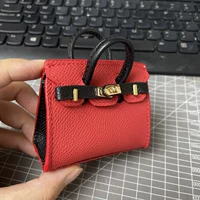 Черная красная пони