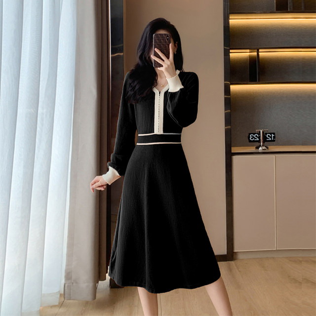 French retro V-neck knitted dress women's autumn and winter temperament celebrity style with coat and bottoming sweater skirt