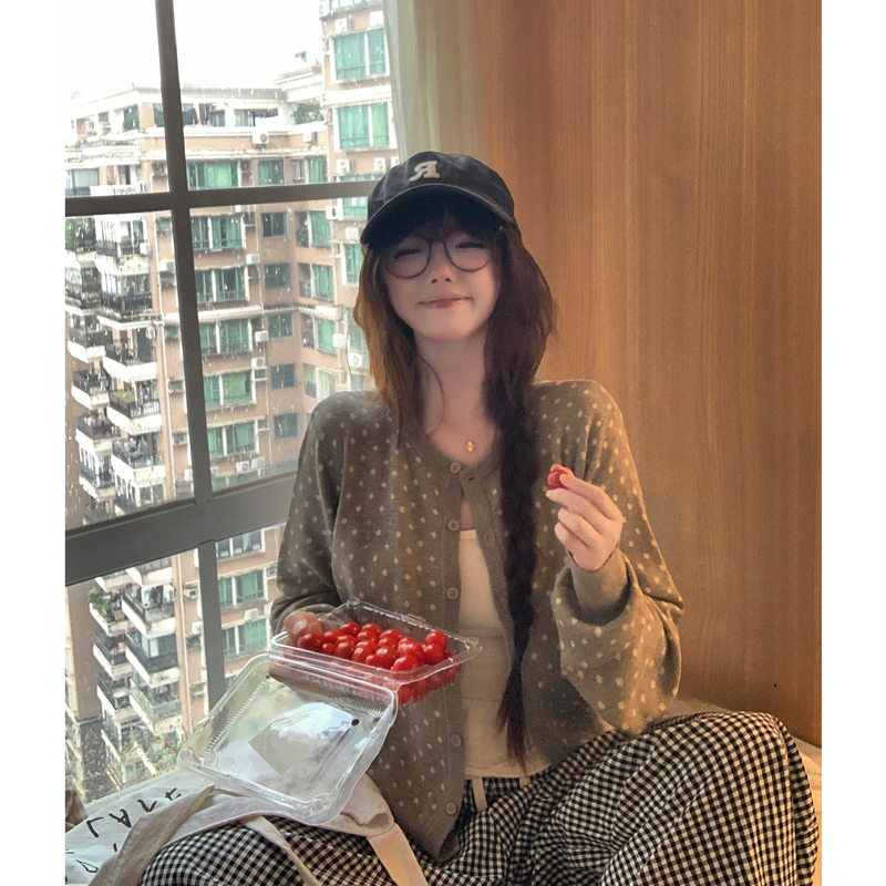 Tudou Potato Cat Korean-Style Polka Dot Retro Cardigan Sweater for Women, Slim Fit, 2026 New Knitted Jacket Tudou Potato Cat Korean-Style Polka Dot Retro Cardigan Sweater for Women, Slim Fit, 2026 New Knitted Jacket