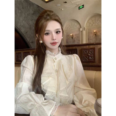 A French autumn and winter chanel-style shirt with ruffled edges and lace as a base layer, paired with a court puffed flared sleeve top for women