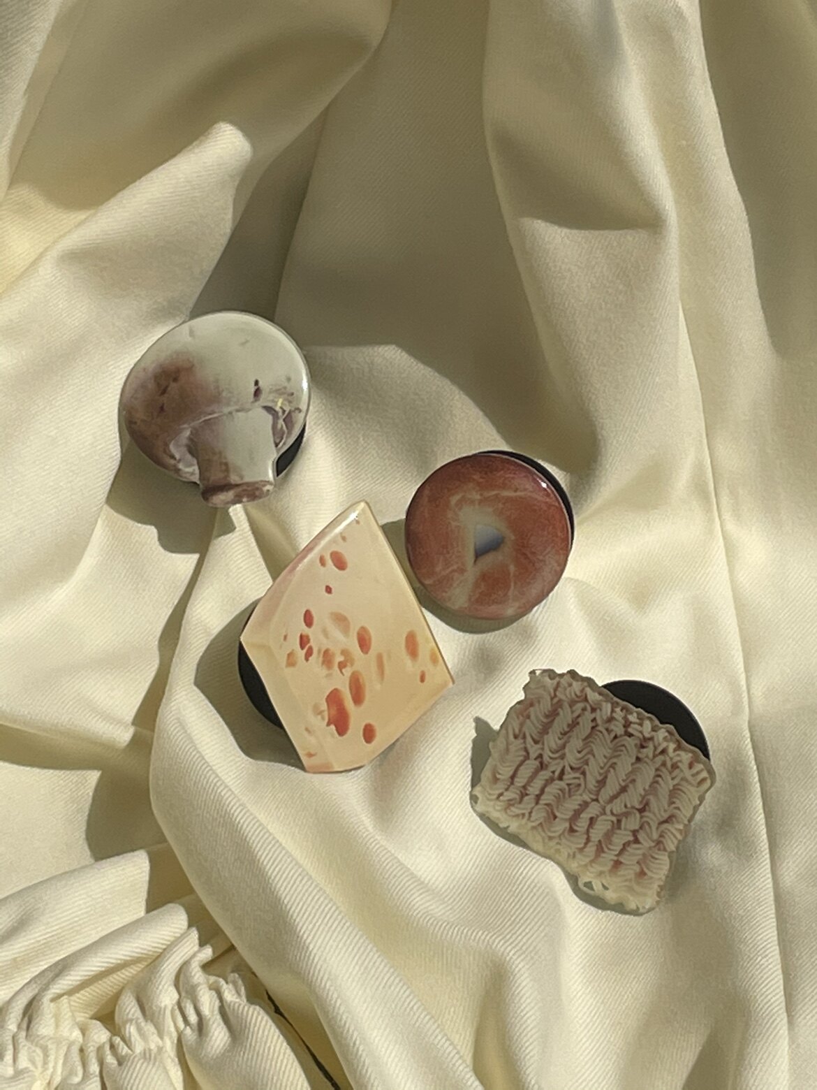 ouchfoodie series mushroom instant noodles cheese-spar soda water simulation mobile phone rack retractable airbag