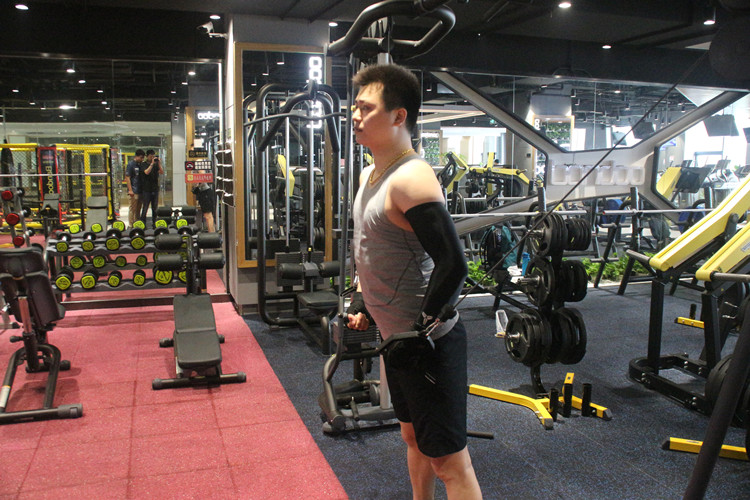 Bóng rổ Armguards Thể thao Thể thao Bảo vệ Thiết bị Slim Long Elbow Bracers Đàn ông và phụ nữ Mồ hôi Chống nắng Tay áo găng tay chống nắng xỏ ngón