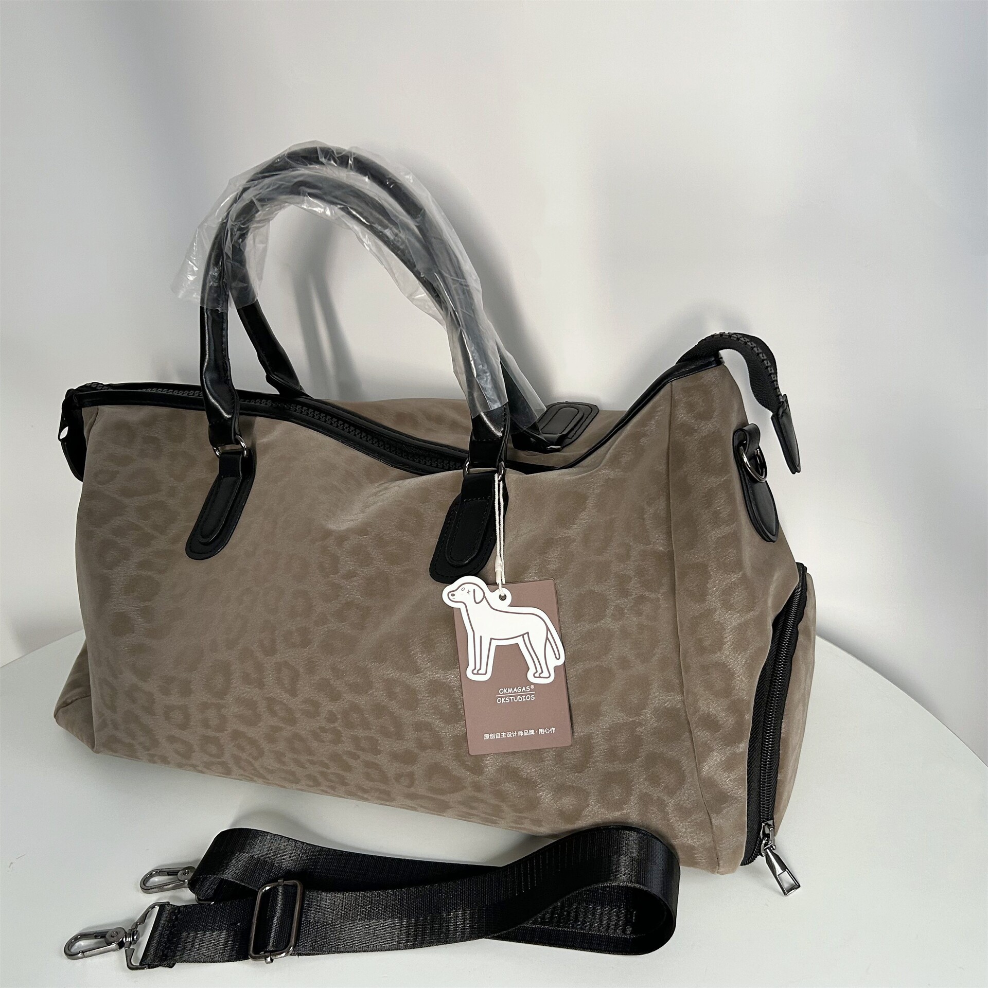 OK Premium Leopard Print Large Capacity Travel Bag, Lightweight and Waterproof Tote Bag, Business Trip Luggage Bag, Crossbody Sports Gym Bag
