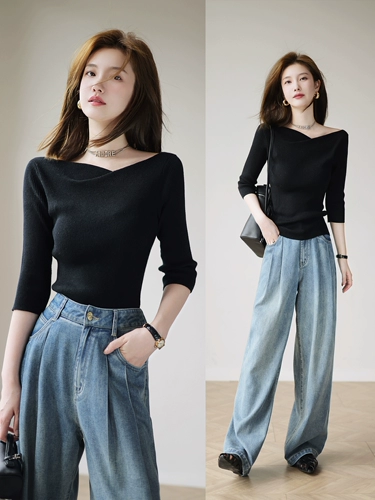 Трикотажный черный приятный телу свитер, облегающий крой, коллекция 2023