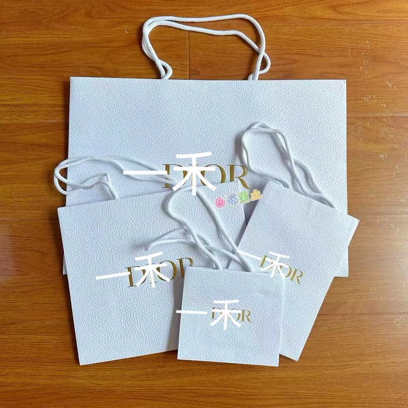 Dior Counter Genuine Perfume Bags, Lipstick Bags, Paper Bags, Skincare and Makeup Gift Bags, Gift Packaging Bags Dior Counter Genuine Perfume Bags, Lipstick Bags, Paper Bags, Skincare and Makeup Gift Bags, Gift Packaging Bags