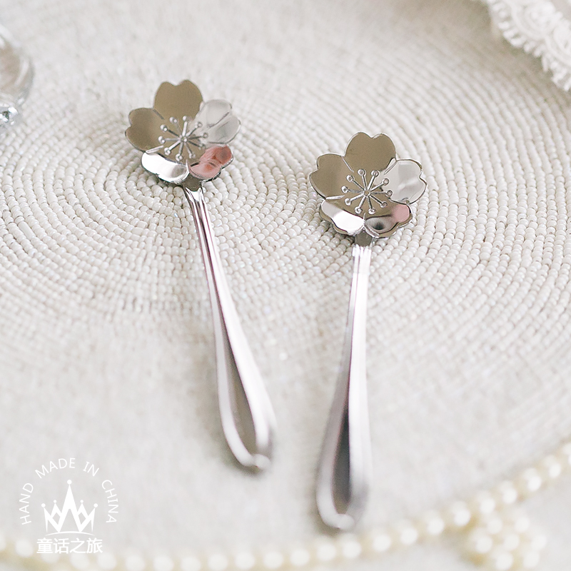 Japanese stainless steel cute flower coffee spoon dessert spoon sugar salt seasoning spoon personalized mixing spoon cherry blossom spoon