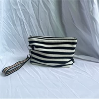 Черно -белый бар