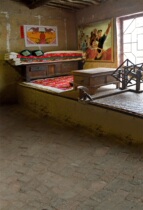 New fast hand shake sound network anchor made a video background cloth rural old house 3D three-dimensional indoor cave