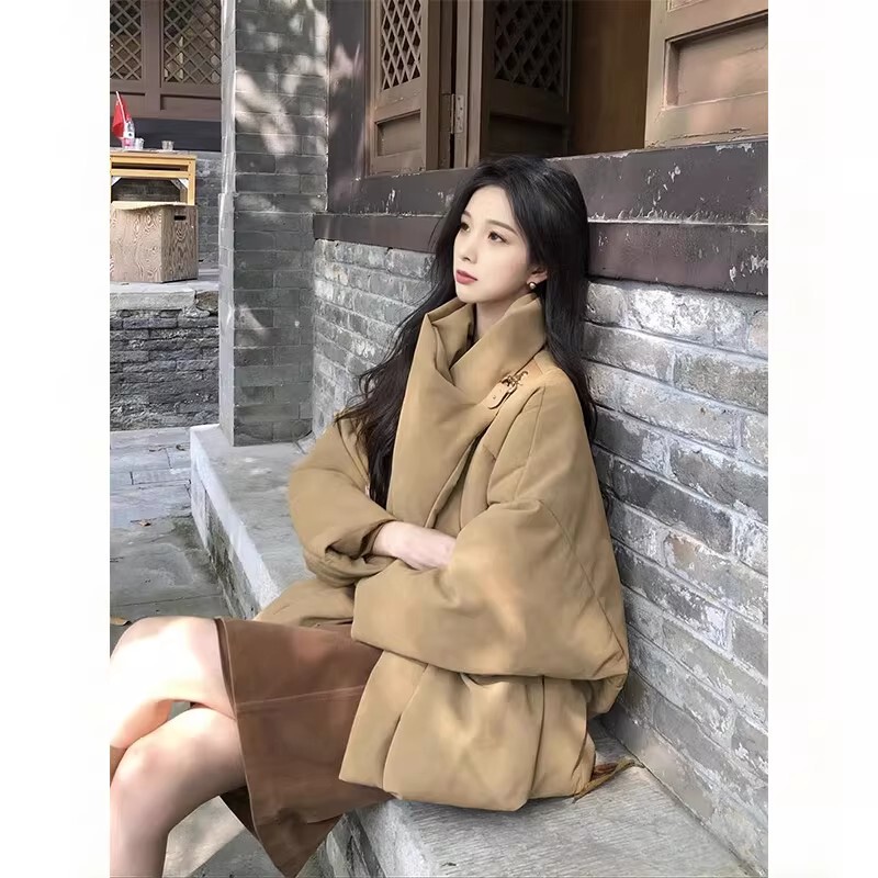 Rouje Moaks90 White Duck down Short Coat with Large Lapel for Women, Designed for Petite Figures, Stylish Puffer Jacket Rouje Moaks90 White Duck down Short Coat with Large Lapel for Women, Designed for Petite Figures, Stylish Puffer Jacket