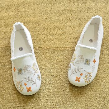 Free shipping new style women's slip-on embroidered loafers
