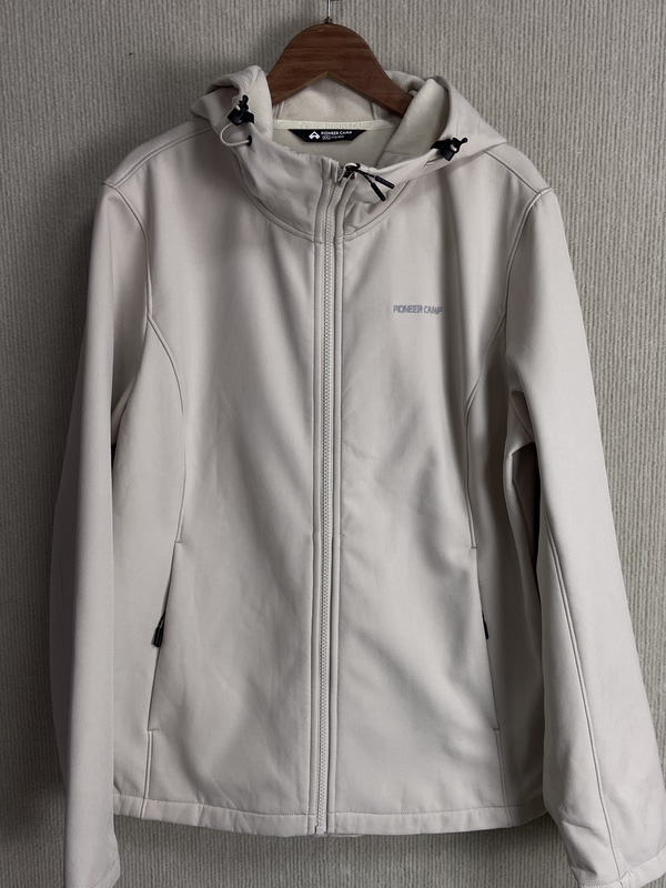 Clearance Stock, No Tags, Women's Fleece-Lined Windproof Softshell Jacket, Spring and Autumn Warm Hooded Integrated Coat