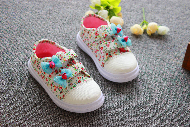 Baskets enfants en autre brodé pour printemps - Ref 988360 Image 11