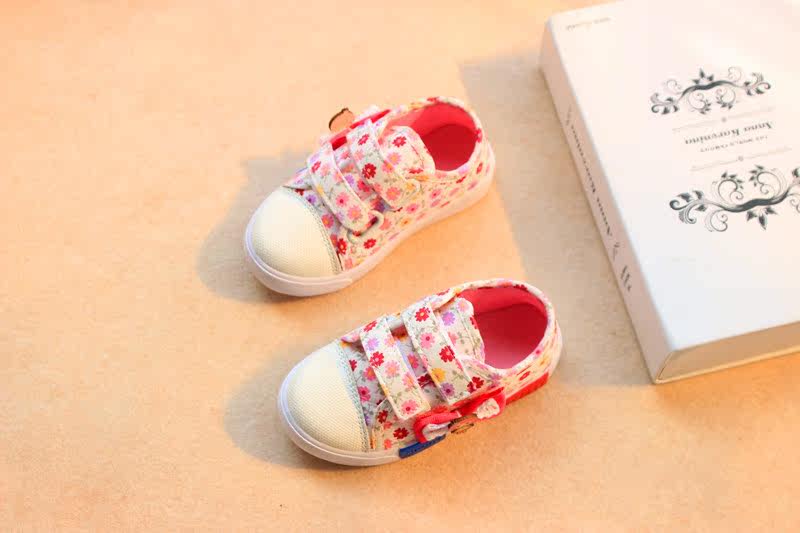 Baskets enfants en autre brodé pour printemps - Ref 988360 Image 6