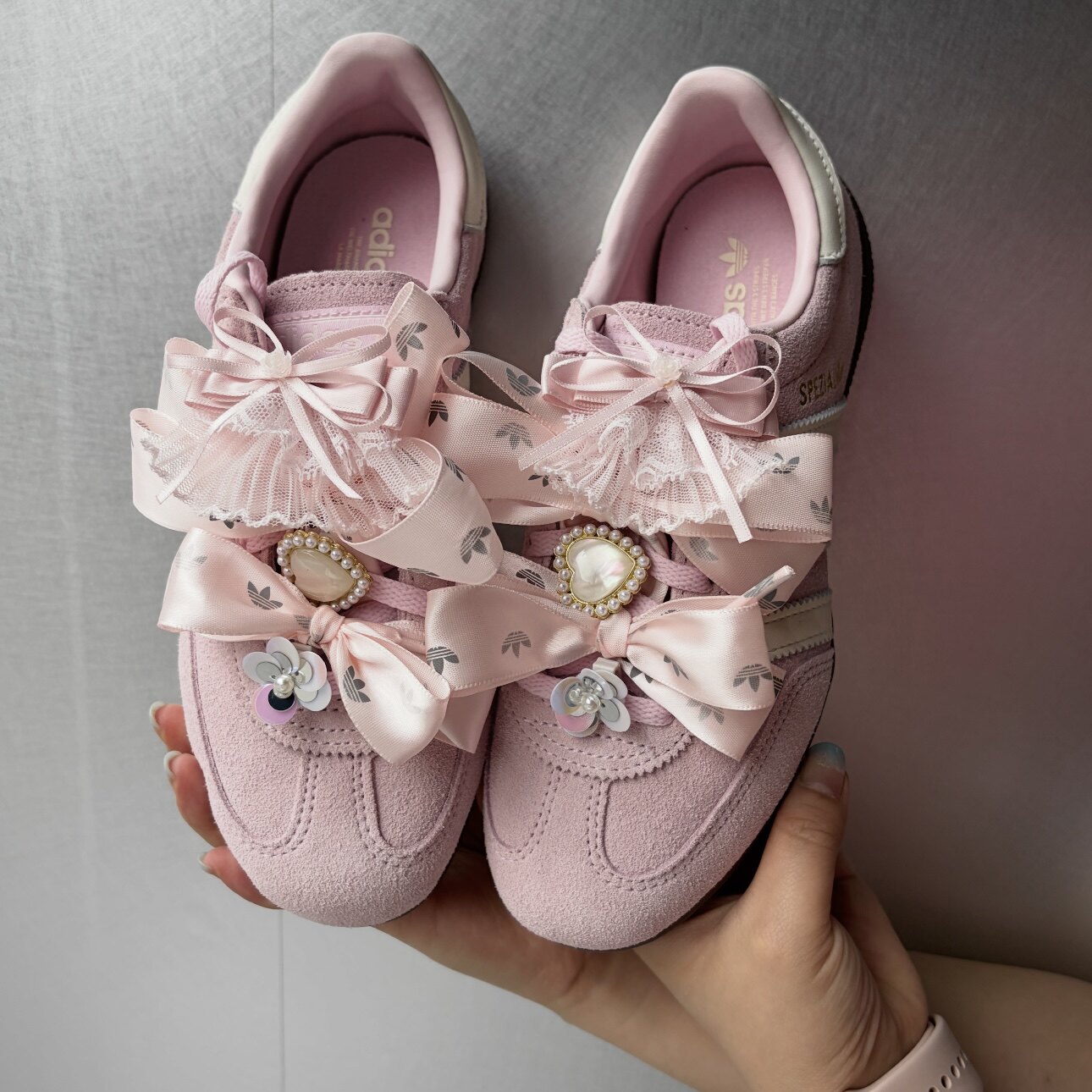 Suitable for Adidas Trefoil Sneakers, German Training Shoes, Pink Logo, Silk Wide Shoelaces, Adidas Pearl Accessories — تصویر 1