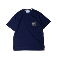 Темно -синяя одиночная футболка не включает