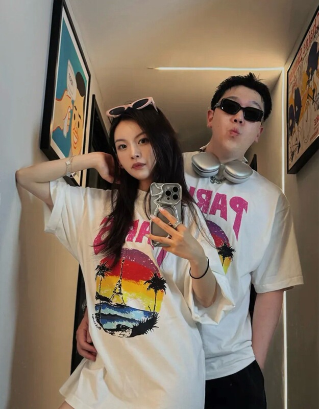 Balenciaga Hand-Painted Letter Beach Pattern Print T-Shirt, Unisex 764235t Balenciaga Hand-Painted Letter Beach Pattern Print T-Shirt, Unisex 764235t
