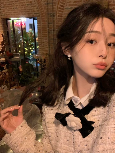 Белый горный чай, серьги, небольшие дизайнерские клипсы, тренд сезона, без проколов ушей