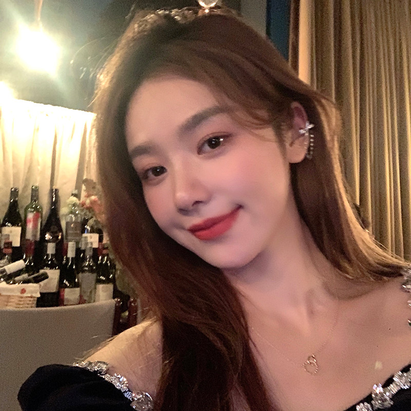 Small Crowddesign Sensation Butterfly Junction Soar Bone Clip Earrings 2022 New Tide Individuality Sweet senior Sensation Ear Accessories