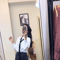 White shirt female design sense niche autumn 2019 new light cooked bow foreign-style shirt loose Joker top