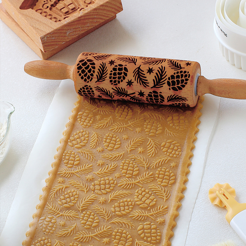 AMAGOUR New Christmas Wooden Pine Cone Needle Print Engraved Rolling Pin Embossed Cookie Stick