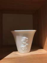 In the 80s Taiding Dehuai porcelain Magnolia Cup horseshoe Cup Ming carved Taihu stone Tea Cup