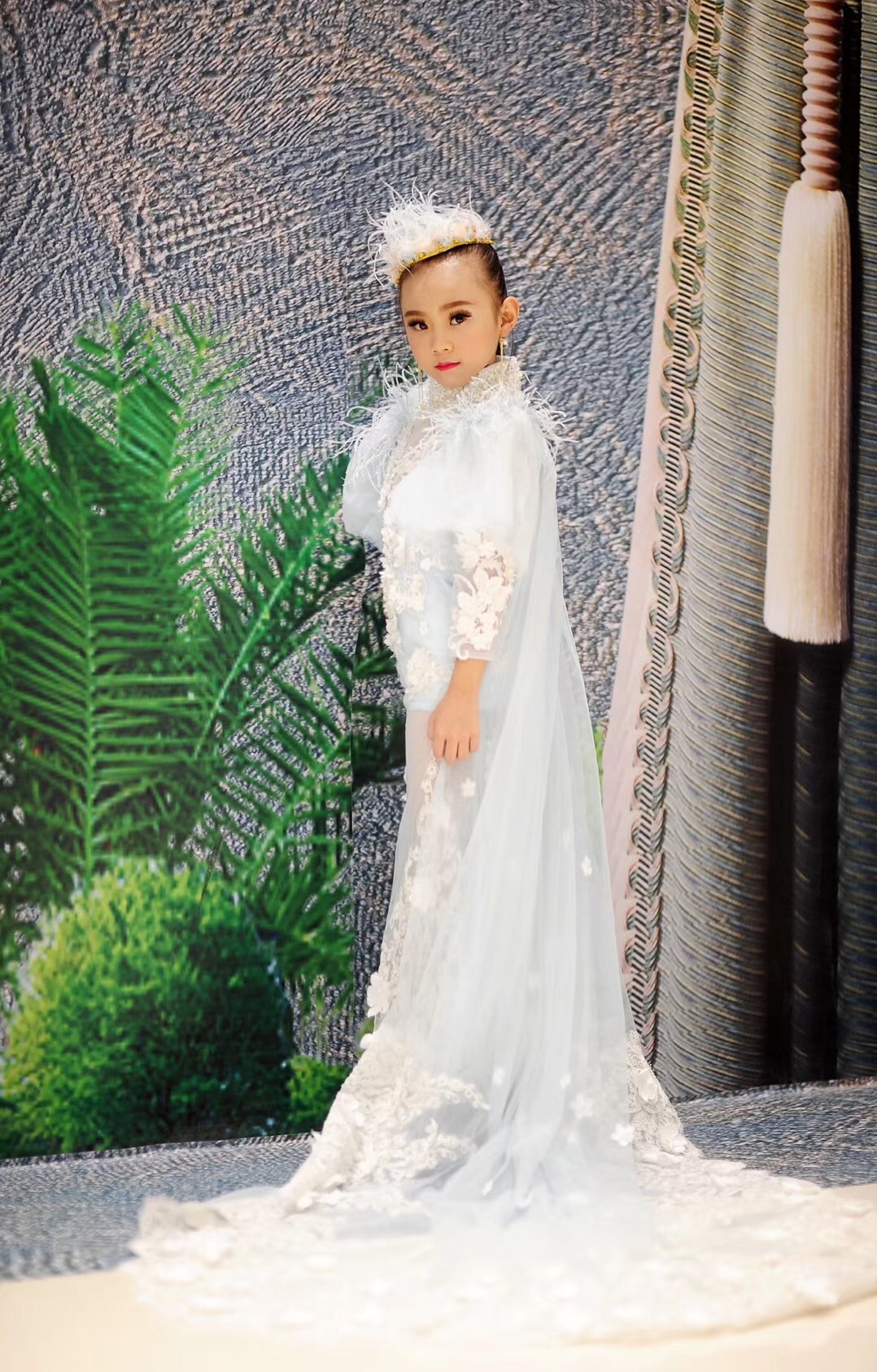 Váy dạ hội cao cấp cho trẻ em nữ catwalk cô gái đuôi lớn mô hình màu xanh sáng tạo bầu không khí túi váy váy trẻ em hàn quốc