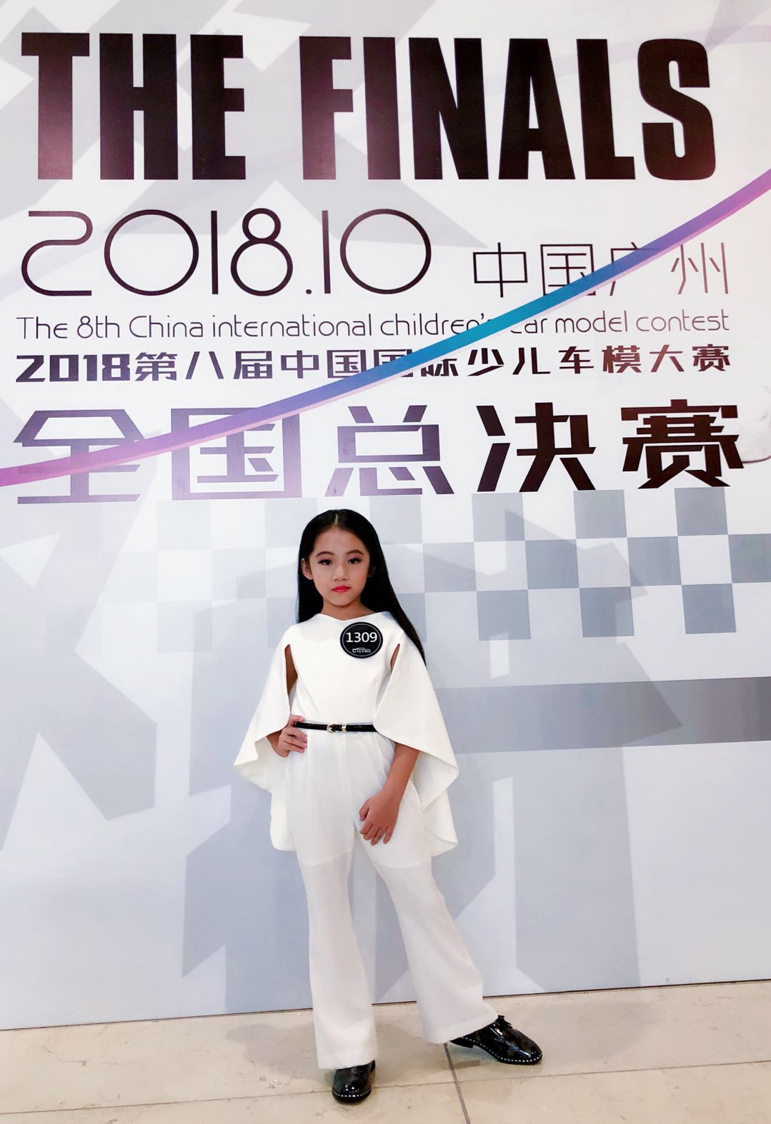 Cao cấp tùy chỉnh trẻ em catwalk ăn mặc cô gái mô hình trang phục chủ đề quần áo trắng quần áo thủy triều đỏ đầm cho bé gái