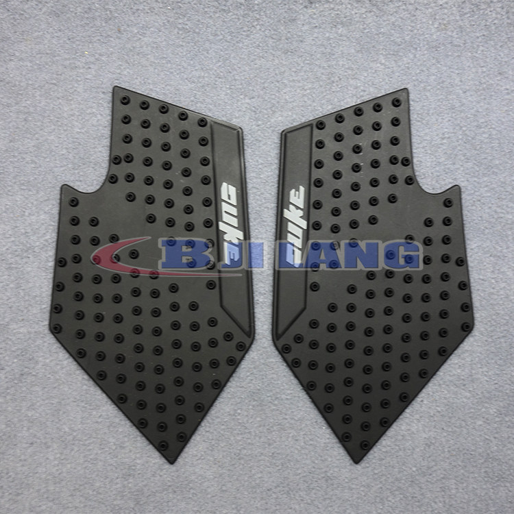 Suitable for KTM DUKE 125200390 tank slip-proof knee non-slip side stickup insulation