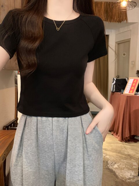 Green Dopamine Style Base Layer Short-Sleeve T-Shirt for Women, New Summer Design with Raglan Sleeves, Short Top