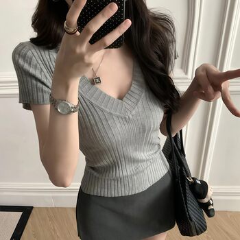 Korean Style Fashionable Slim-Fit Knit Top for Women, Summer Simple and Sophisticated Deep V-Neck Pure and Alluring Top