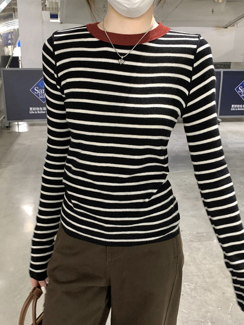 Korean-Style Fashionable and Elegant Round-Neck Color-Block Knit Sweater for Women, Autumn and Winter Design, Unique Striped Patchwork Long-Sleeve Sweater Trend