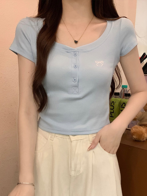 Sweet Style Bowknot Embroidered Short-Sleeve T-Shirt for Women, Summer Slim-Fit Round Neck Button-Up Shirt with a Stylish Design, Trendy Top